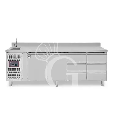 Tavolo refrigerato 6 cassetti a destra, 2 porte, lavello, rubinetto, alzatina, motore a sinistra, P 700 mm, +2°C/+8°C Scelto Dai Clienti