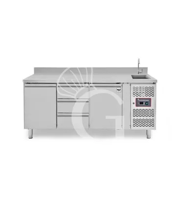 Compra Adesso Tavolo refrigerato 3 cassetti centrali, 2 porte, lavello, rubinetto e alzatina, P 700 mm, +2°C/+8°C