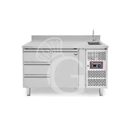 Offerta Tavolo refrigerato 3 cassetti 1 porta con lavello e alzatina, Prof. 700 mm, temp. +2°C/+8°C, completo di rubinetto
