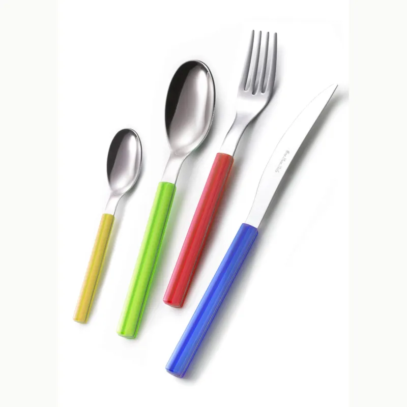 Servizio Posate Colorate 24 pezzi SKY 6 Coltello 6 Forchetta 6 Cucchiaio 6 Cucchiaino caffè Materiale 18/0 AISI 430 Nichel Free (Colore Misto 24 pezzi) giallo-verde-Rosso-Blu Eme Posaterie Reso Gratuito