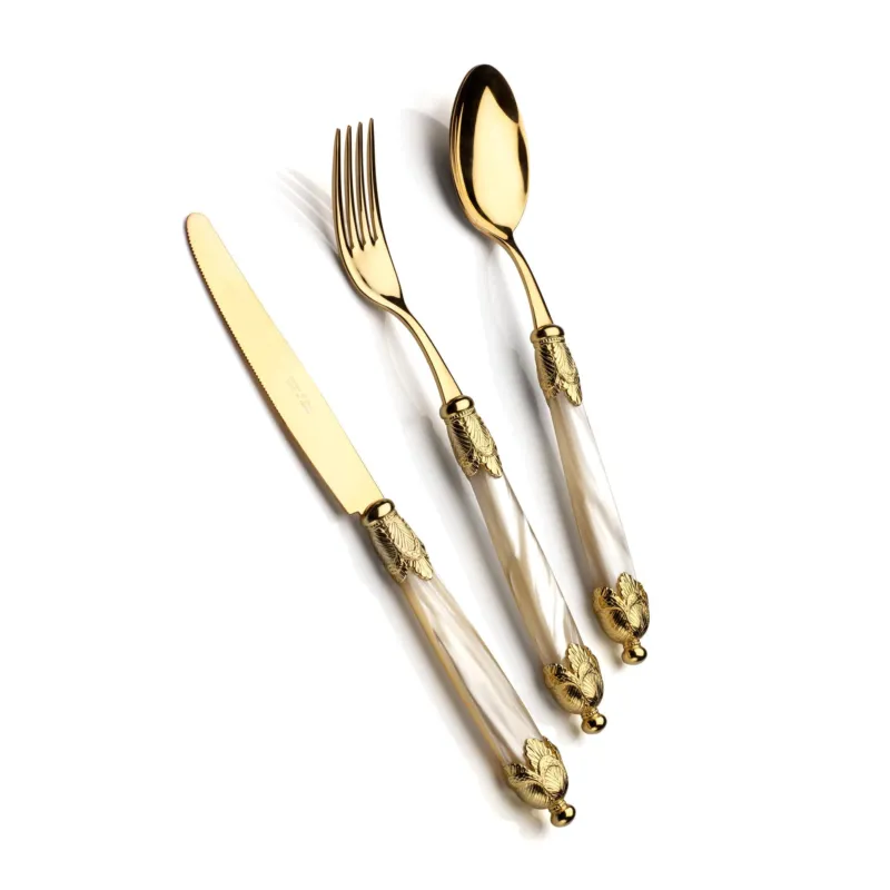 Promozione Servizio Posate Colorate Set 24 pezzi 6 posti tavola Siena in acciaio 18/10 manico acrilico madreperlato doppia ghiera dorata finitura Tutto Oro Domus e Design bianco perlato