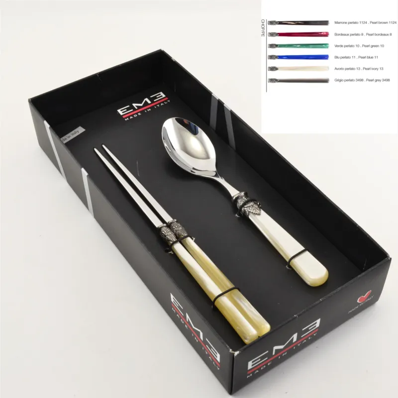 Confezione Vetrina 2 Coppie di bacchette per cucina asiatica e cucchiao Frutta 220 mm vari colori Eme Posaterie marrone perlato 1124 Occasione