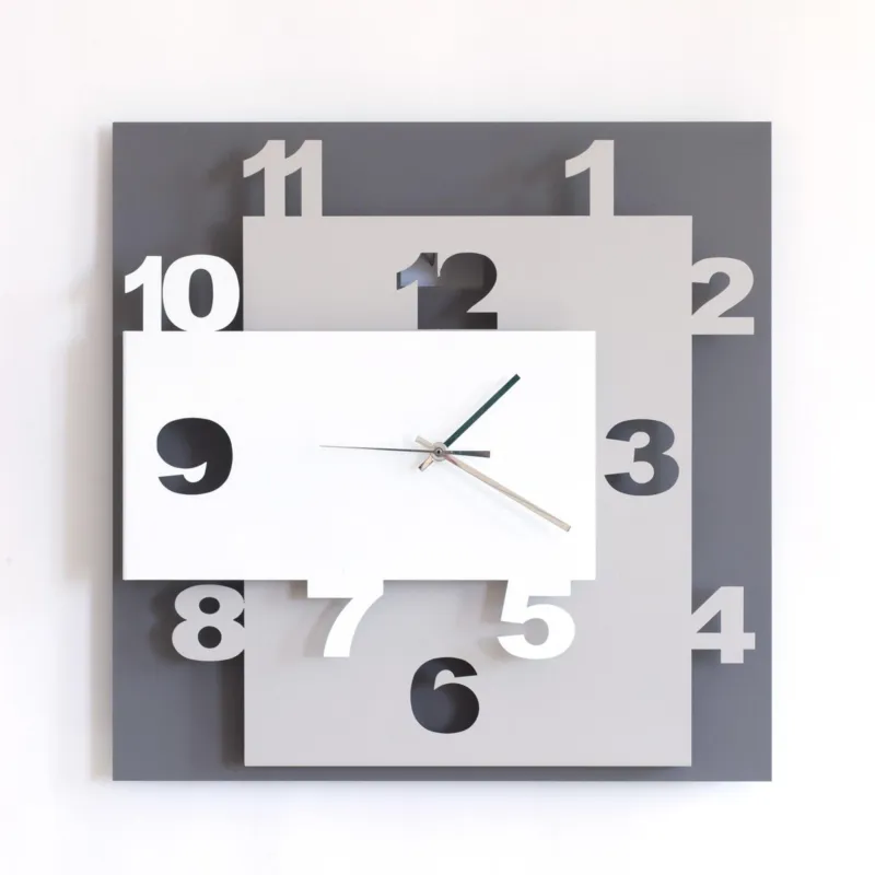 Must-Have Orologio da parete composto da tre livelli I due più superficiali sono di forma rettangolare ZIGGURAT dimensioni 40x8x h 40 cm colore Fango Bianco e Sabbia Arti e Mestieri