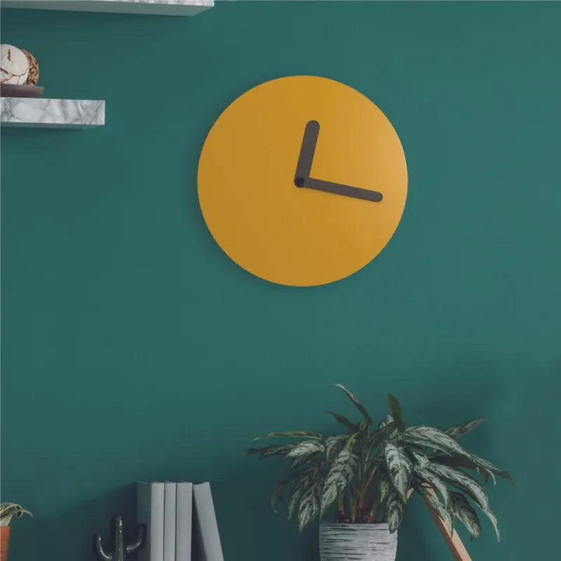 Orologio da parete rotondo il legno Laccato Diametro 30x5 cm in legno con lancette colore nero base colore Ocra I Dettagli Scelto Dai Clienti
