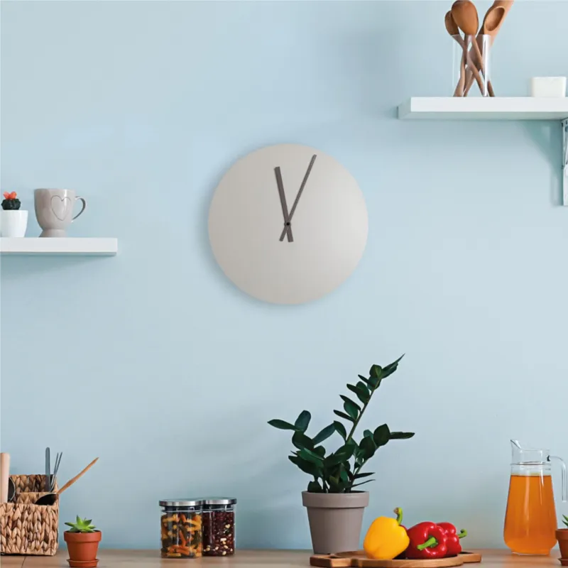 Orologio da parete rotondo il legno Laccato GIOVE Diametro 30x5 cm in legno con lancette colore nero base colore sabbia I Dettagli Ultime Pezzi