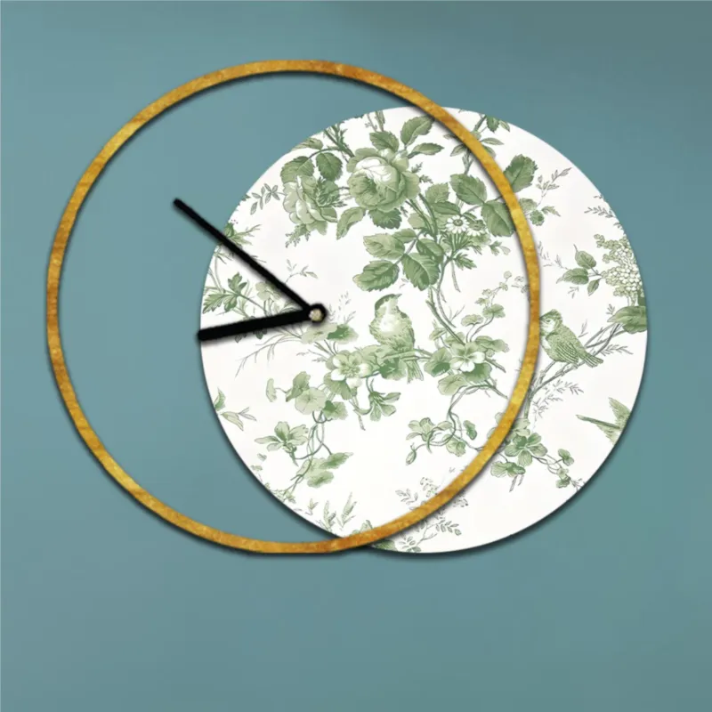 Orologio da parete rotondo ANITA Moderno Diametro 60-max 75 x5 cm in legno con lancette nere , Foglie verdi e foglia oro I Dettagli Di Tendenza