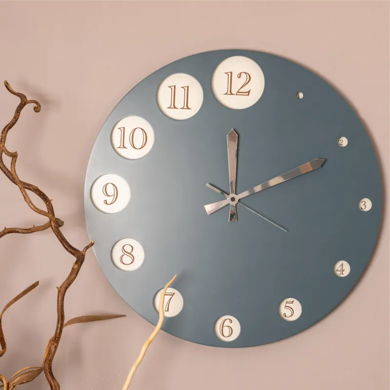 Consegna Rapida Orologio da parete rotondo Old Phone Diametro 60x5 cm in legno con lancette colore blu balena I Dettagli