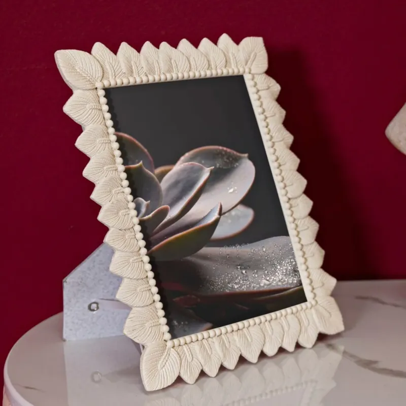Offerta CORNICE LIGHT LEAF CM 21,3X1,7X26,5 - FERRETTI